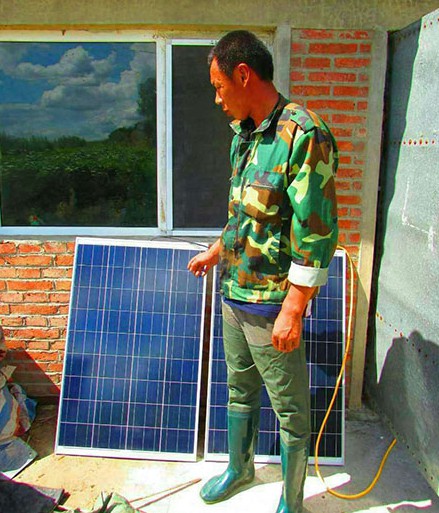 農村太陽能發電板安裝現場